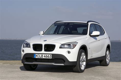 Interior a parte interna também passou por uma mudança mais quem busca no x1 aquela sensação de dirigir um bmw pode ir sem erro com a opção topo de linha. BMW X1 passa a ser fabricado no Brasil