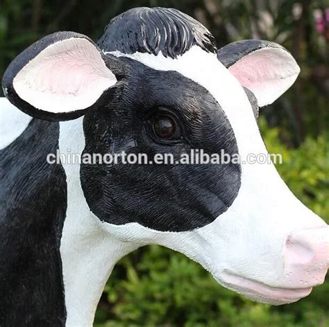 Life Size Outdoor Decoration Farm Animals Fiberglass Cow Sculpture Nt
