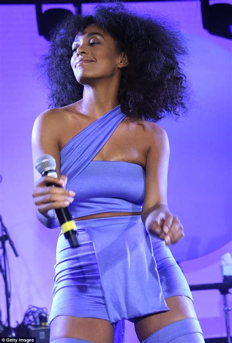 Beyonce S Sister Solange Knowles Goes Braless Onstage Daily Mail Online