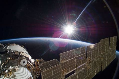 Nasaが映画 ゼロ・グラビティ をなぞって宇宙で撮影した写真を集めたシリーズ Gravity を大公開 Dna Nasa Space