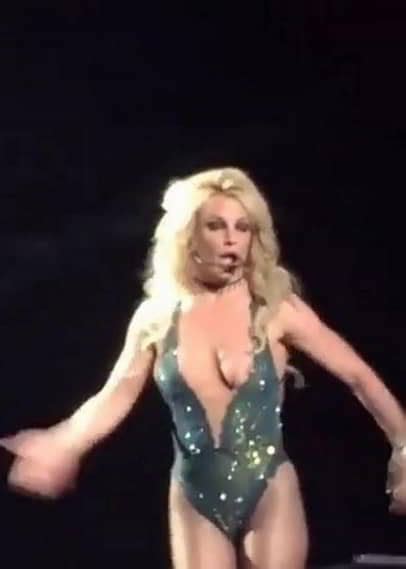 Britney Spears Wardrobe Malfunction At Concert In Las Vegas