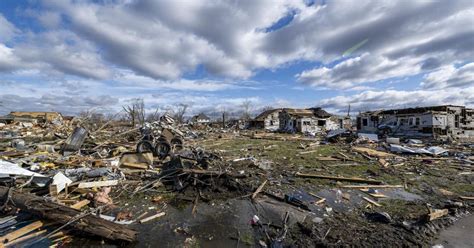 Tornadoes Kill At Least 18 Across Us Midwest And South