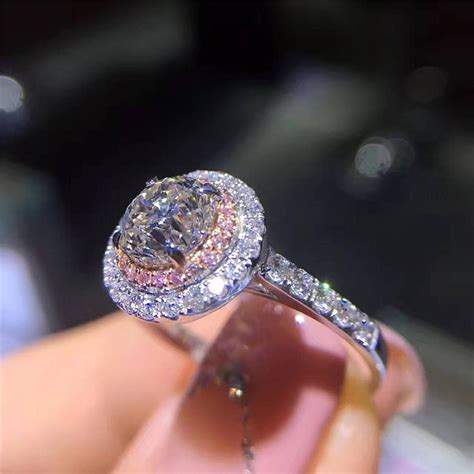 En instagram, angel city jewelers felicitó a belinda y a christian nodal por su compromiso, revelando algunos detalles de los materiales con que fue fabricado el anillo. Anillo De Compromiso Plata 925 Bodas Joyería Nupcial ...