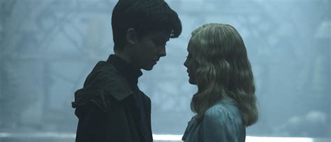 I read this after reading the book because i just love the miss peregrine's home for peculiar children novel. Miss Peregrine's Home for Peculiar Children Review