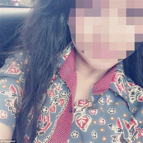Melbourne Teen Whose Semi Nude Photos Were Leaked Online Is Getting Trolled Online Daily Mail