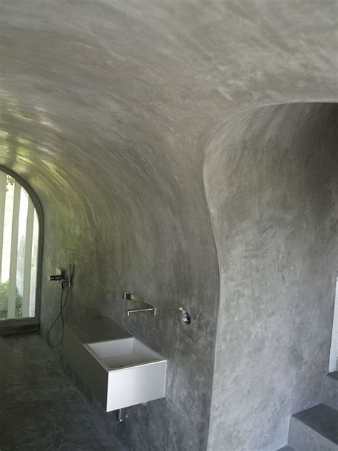 Ces deux salles de bains habillées de tadelakt ont été photographiées dans un riad de douze chambres situé à marrakech : Entreprise Murs Tadelakt Traditionnel Les Ateliers de Vérone