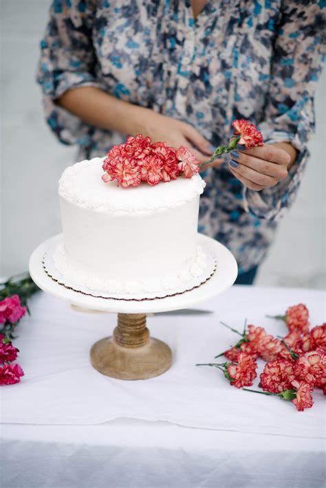 Diy Fresh Floral Cake Topper Lets Mingle Blog