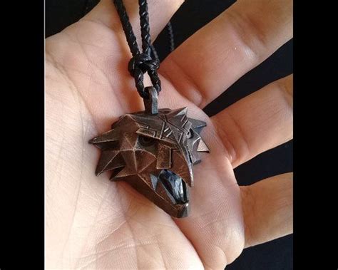 School Of The Griffin Witcher Medallion Medaillon Etsy Hexer