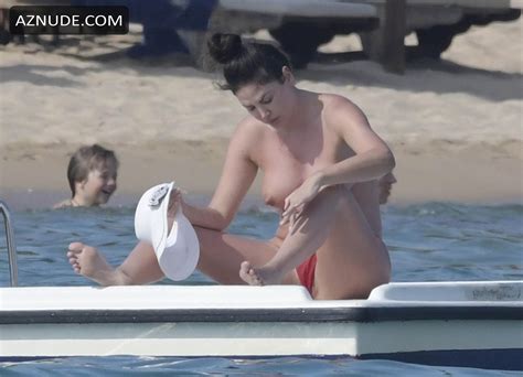 Bleona Qereti Topless In Amazing Tits And Pussy On The Beach In Sardinia Aznude