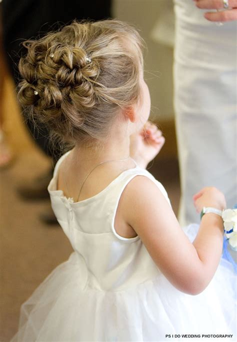 This means girls everywhere are watching makeup & hair tutorials trying to decide what will work… long hair. Flower Girl Hairstyles - Inkcloth