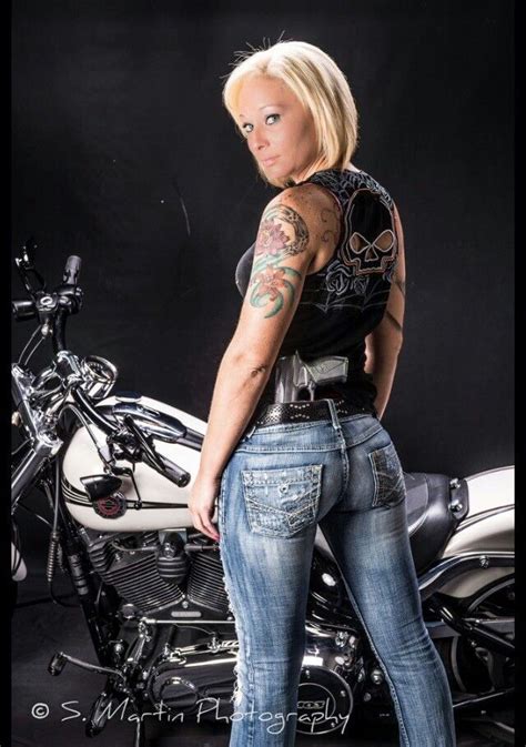 Pin By Ikepon On バイクgirl Biker Babes Lady Biker Hot Bikes