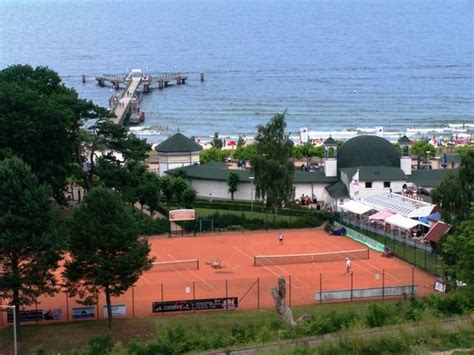 Amber museum sellin und jagdschloss granitz sind ideale ziele für kulturell interessierte, während sich folgendes anbietet, wenn sie einen ausflug unternehmen möchten: Tennisplatz in Göhren am Nordstrand | Insel rügen, Ostsee, Bad