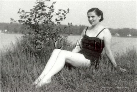 1940S 60S B W 6 X 4 Repro Risque Pinup Photo Lake Bathing Beauty