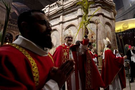 Christian Faithful Mark Palm Sunday In Jerusalem Religion News Al