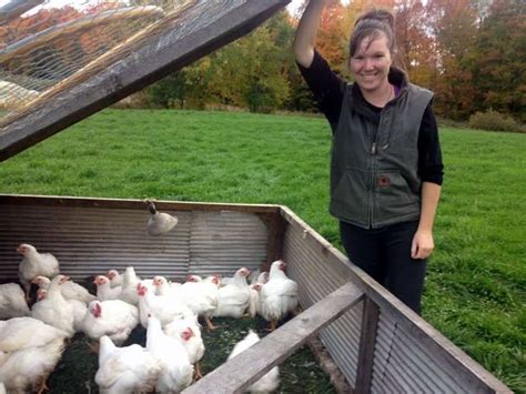 Hillside Farm Pearces Pastured Poultry Chickens 2 800×600 Craftsbury