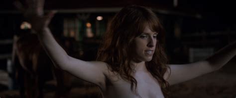 Anna Kendrick Nue Dans Mike And Dave Need Wedding Dates