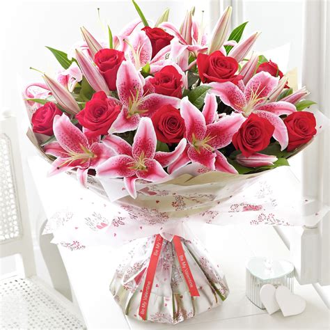 Stunning Rose And Lily Bouquet Rose And Lily Bouquet Valentines Roses Rose Lily