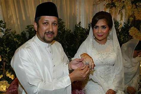 Sang adik, tengku muhammad faiz petra merupakan penerusnya takhtanya di masa depan. Gambar Perkahwinan Tengku Zawiyah dan Rayyan ...