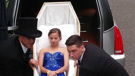 Drop Dead Gorgeous Teenage Girl Shows Up For Prom In Coffin Lifestyle