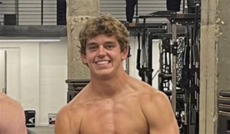Shirtless Photo Of Extremely Jacked Arch Manning Is Going Viral The
