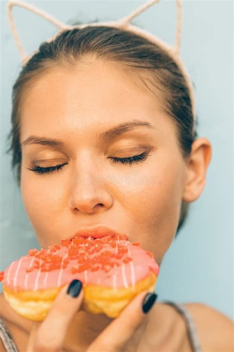 brunette lady eat sweet heart shaped donut stock image image of cake isolated 94445527