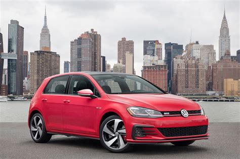 Because with the golf gti, high performance and high style combine to create a unique driving volkswagen of america, inc., believes the information and specifications in this website to be correct. 2018 Volkswagen GTI Reviews and Rating | Motortrend