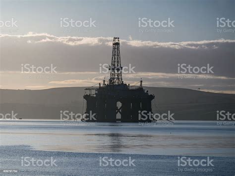 Stacked Semi Submersible Oil Rig At Cromarty Firth In Invergordon Stock