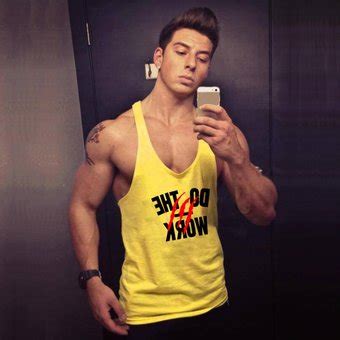 Descubre nuestra oferta de camisetas de tirantes para hacer deporte desde 3,99€. Ropa de culturismo de marca, chaleco muscular para hombre ...