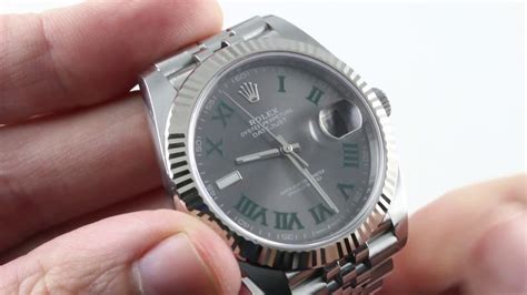 Si distingue essenzialmente per il calibro utilizzato, il 3235, e il fatto che sia disponibile con bracciale jubilé oppure oyster. Rolex Datejust 41 (WIMBLEDON DIAL) (126334) Luxury Watch ...