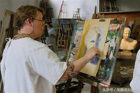 左右 (zuǒ yòu), 大概 (dà gài), 大约 (dà yuē) синоним 左右 不同的语境这几个词语表达的意思含义都不一样。 但是我猜测你想问的是它们类似于英语about的意思吧。 这三个词都有猜测，不确定，估计，的意思. 留學法國八大藝術類院校，你知道哪幾個？ - 每日頭條