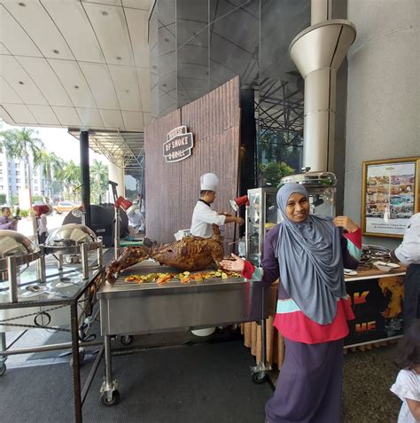 Kami menyajikan juadah berbuka puasa yang enak sepanjang bulan ramadhan ini. Bufet Ramadan Al-Kareem "House of Smoke & Grill" di Hotel ...