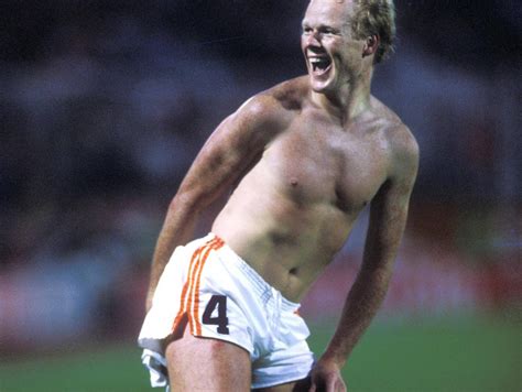 Große auswahl top marken top service bestelle jetzt ihre.trikots aus atmungsaktivem funktionsmaterial eignen sich zum sport. EM » News » 1988: Thons Trikot an Koemans Hintern