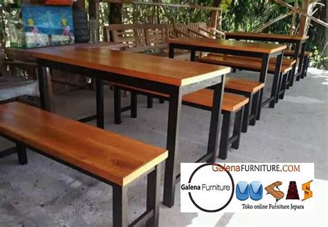 Selamat datang di furnibel.com toko furniture online terpercaya jual meja bangku minimalis besi kombinasi kayu dengan harga terjangkau. Jual Bangku Kayu Cafe Minimalis Harga Murah Terlaris