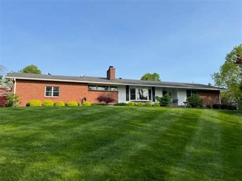 Inviting Mid Century Brick Ranch Located In The Village Of Goshen 5