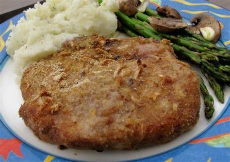 In saucepan, mix 1 pouch lipton onion soup mix with 2tbsp flour. Onion Baked Pork Chops | Recipe (With images) | Onion soup ...