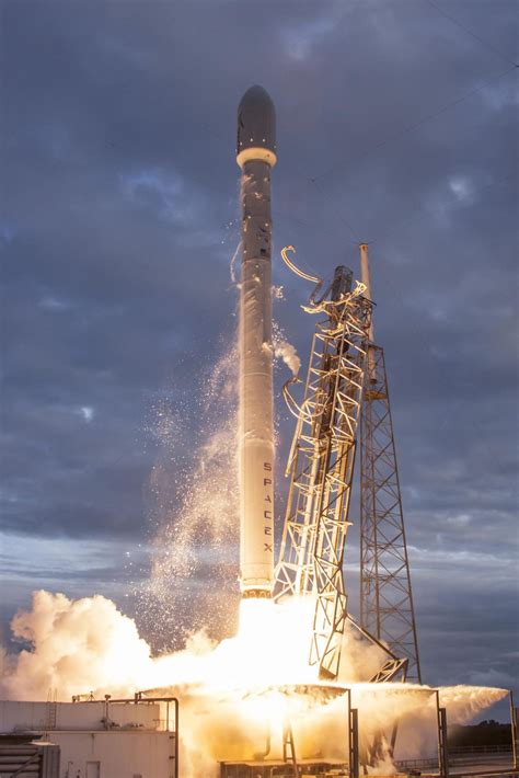 Spacex Spx Crs 7 Falcon 9 V11 Rocket Launch