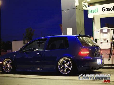 Stanced Volkswagen Golf R32 Mk4