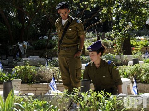 Photo Israelis Observe Memorial Day For Fallen Soldiers In Jerusalem