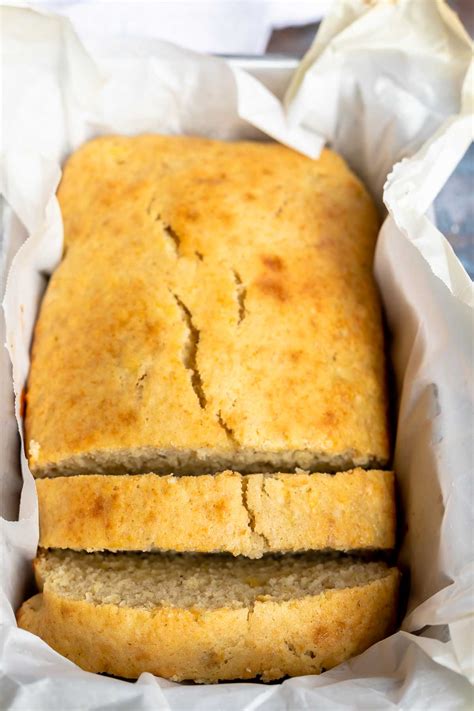 Turn overripe bananas into yummy banana bread treats for your family with these simple banana bread recipes. Simple Banana Bread Recipe - WonkyWonderful