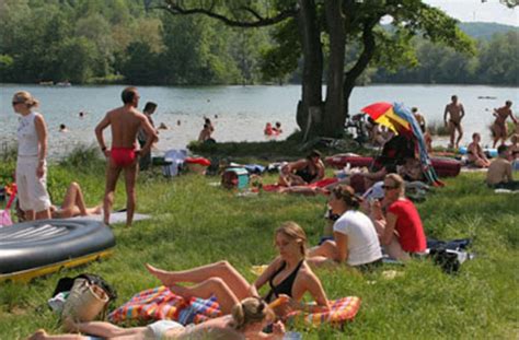 Der Ebnisee Bei Welzheim Punktet Mit Guter Erreichbarkeit Fünf Parkplätze Gibt Es Rund Um Den