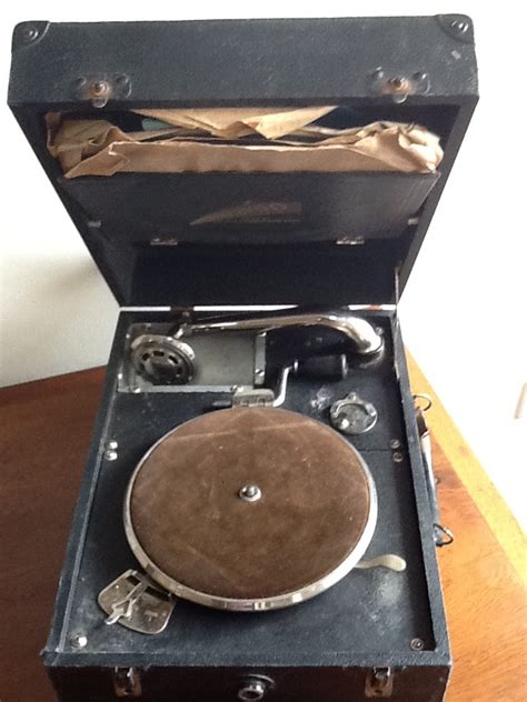 Decca Crescendo Portable Wind Up Record Player 2561 La75349