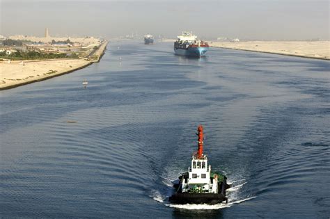 It explains the suez canal history and facts. El canal de Suez ingresa 5.700 millones de dólares en 2018 ...