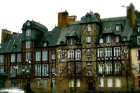 Bâtiments des Place des Lices | Bâtiments, Rennes, Bretagne