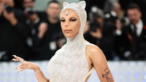 Doja Cat Channels Karl Lagerfelds Cat Choupette At 2023 Met Gala