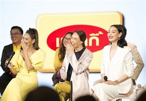 ประวัติ บี น้ำทิพย์ จงรัชตวิบูลย์บี น้ำทิพย์ จงรัชตวิบูลย์ เกิดวันที่ 23 พฤศจิกายน พ.ศ.2525 ในปี 2563 เธอมีอายุ 38 ปี ที่. บี น้ำทิพย์ ประกบ ฟิล์ม ธนภัทร โคจรมาเจอกันอีกครั้ง ในละคร ...