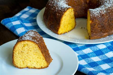 Combine pudding mix, pineapple with juice, and sour cream in deep narrow bowl. Pineapple Sour Cream Pudding Cake - 12 Tomatoes