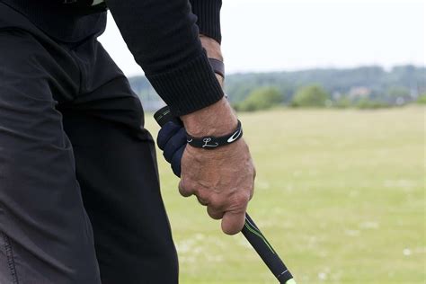 How To Hold A Golf Club Find The Perfect Grip In Steps