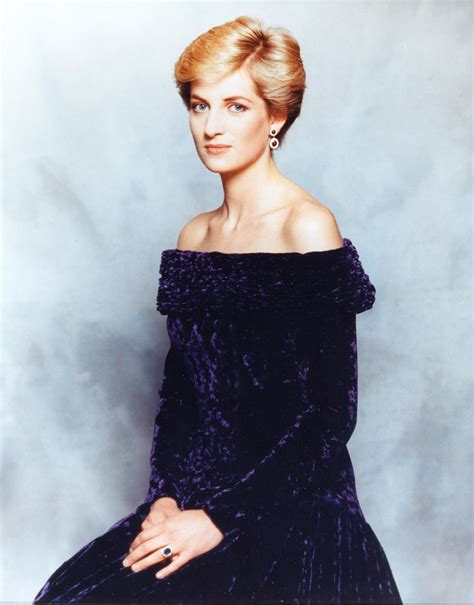The Truth Behind This Formal Event Photograph Of Princess Diana