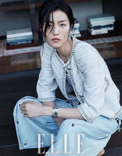 Liu Wen Models Elegant Ensembles For Elle China Liu Wen China