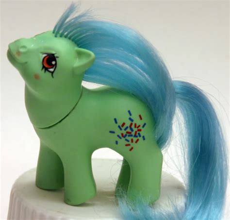 Princess royal blue princess saphir (german) (german variant) *coral hair. G1 My Little Pony Identification by Body Color